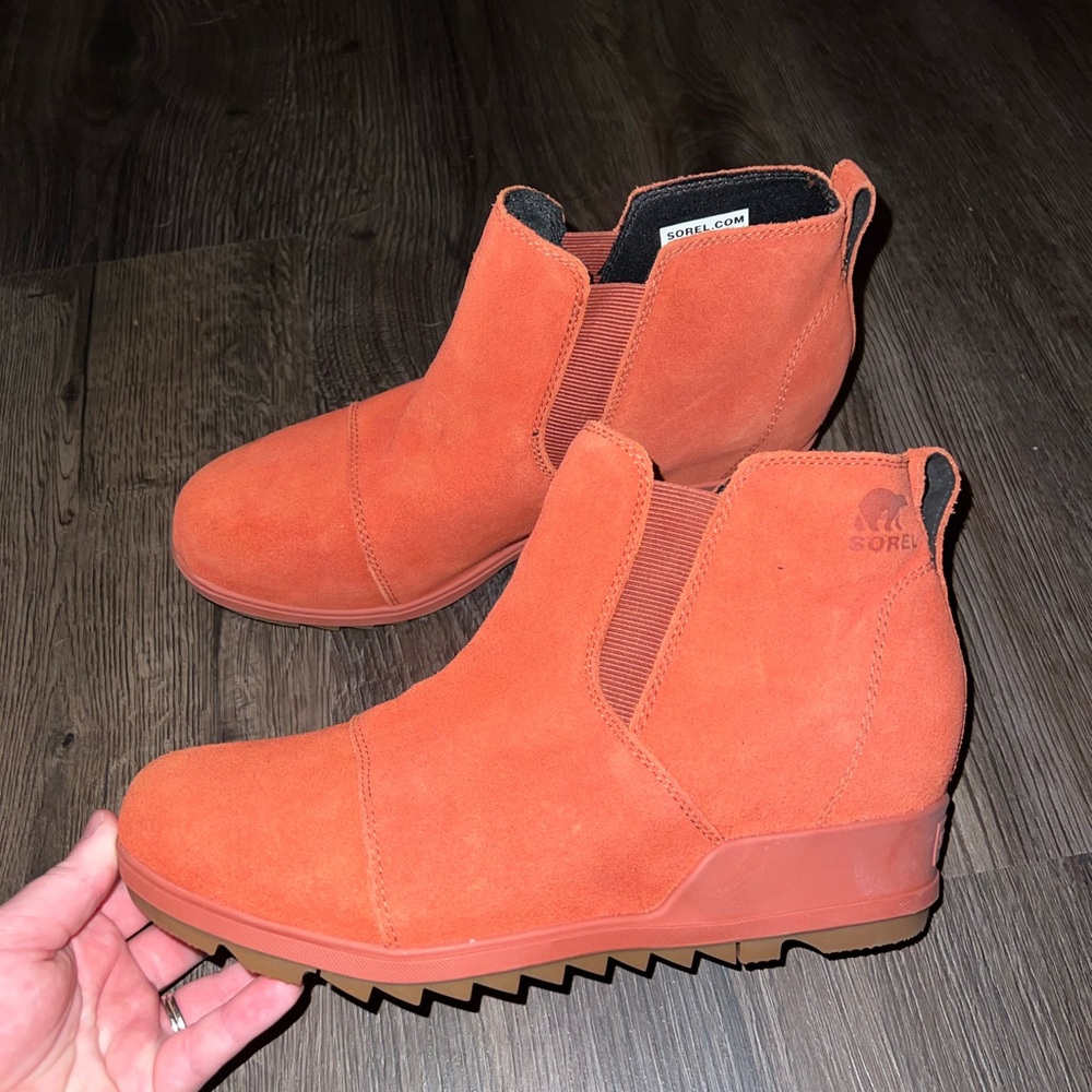 Sorel Evie Red Suede Boot Wedges Size 10